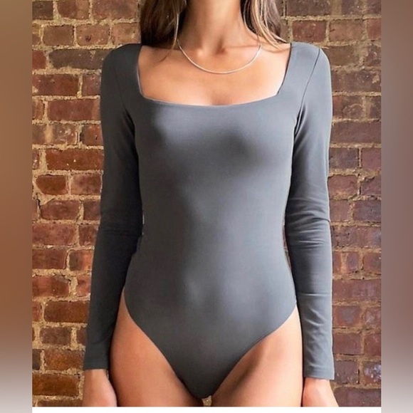 NWT Aritzia Babaton Contour Longsleeve Bodysuit ELEGANT CHARCOAL SZ S small - Picture 2 of 8